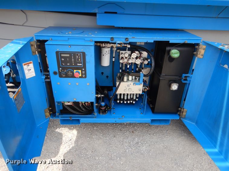 image for item EK9060 2012 Genie GS2669RT scissor lift