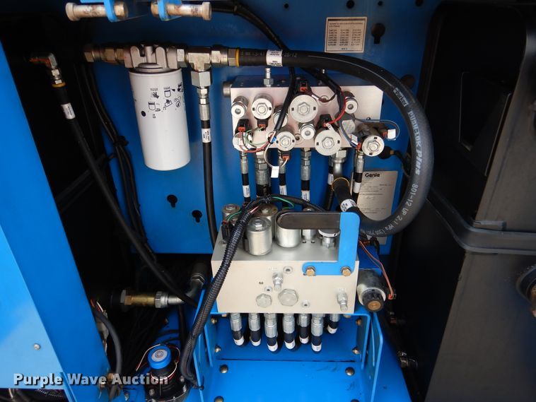 image for item EK9060 2012 Genie GS2669RT scissor lift