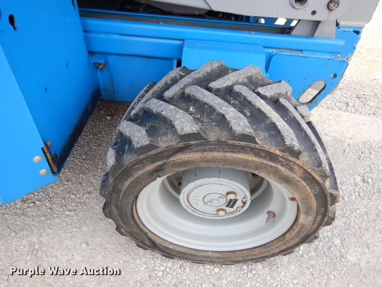 image for item EK9060 2012 Genie GS2669RT scissor lift