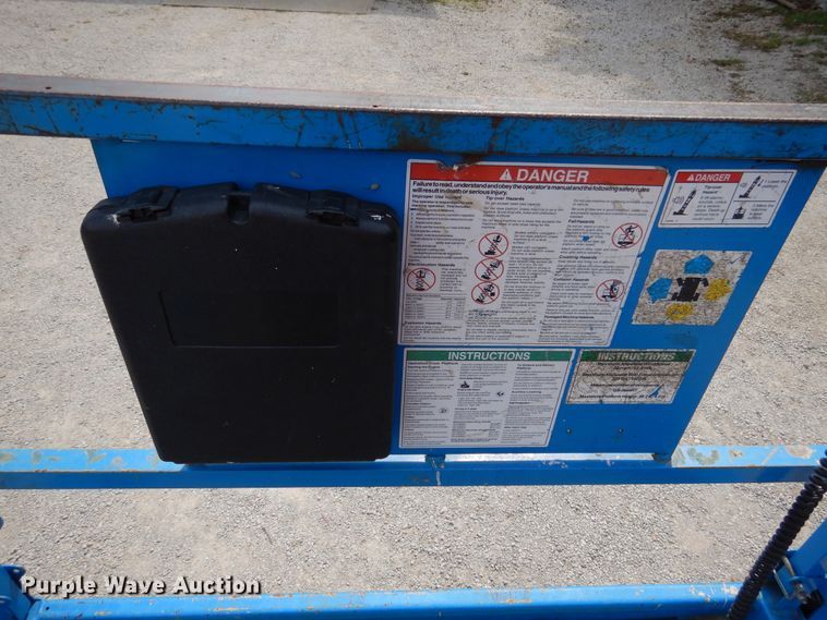 image for item EK9060 2012 Genie GS2669RT scissor lift