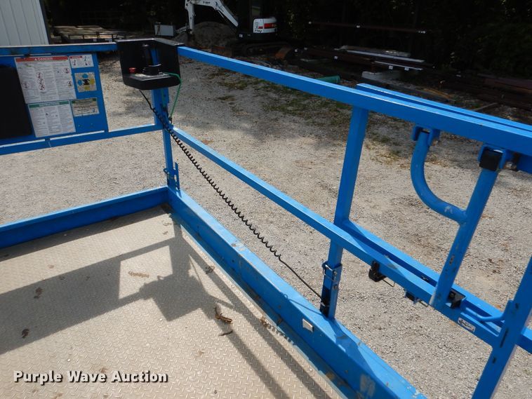 image for item EK9060 2012 Genie GS2669RT scissor lift