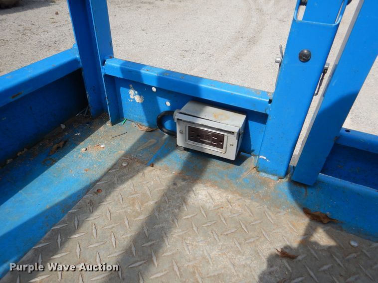 image for item EK9060 2012 Genie GS2669RT scissor lift