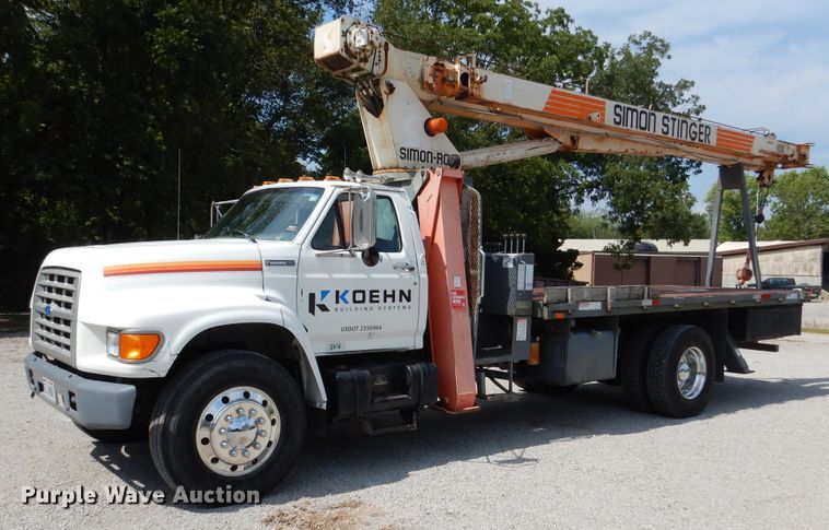 image for item EK9061 1995 Ford F800 crane truck