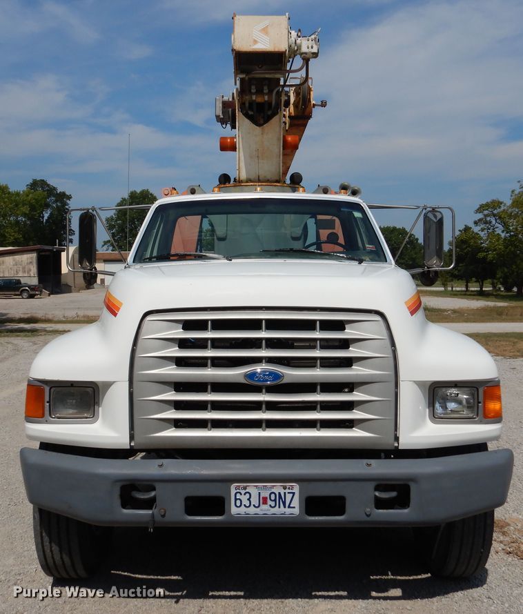 image for item EK9061 1995 Ford F800 crane truck