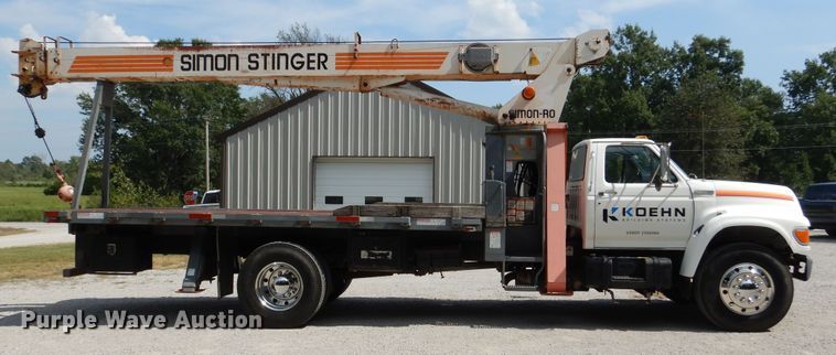 image for item EK9061 1995 Ford F800 crane truck