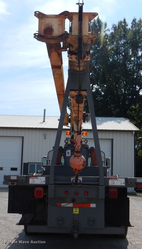 image for item EK9061 1995 Ford F800 crane truck