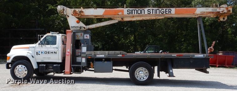 image for item EK9061 1995 Ford F800 crane truck