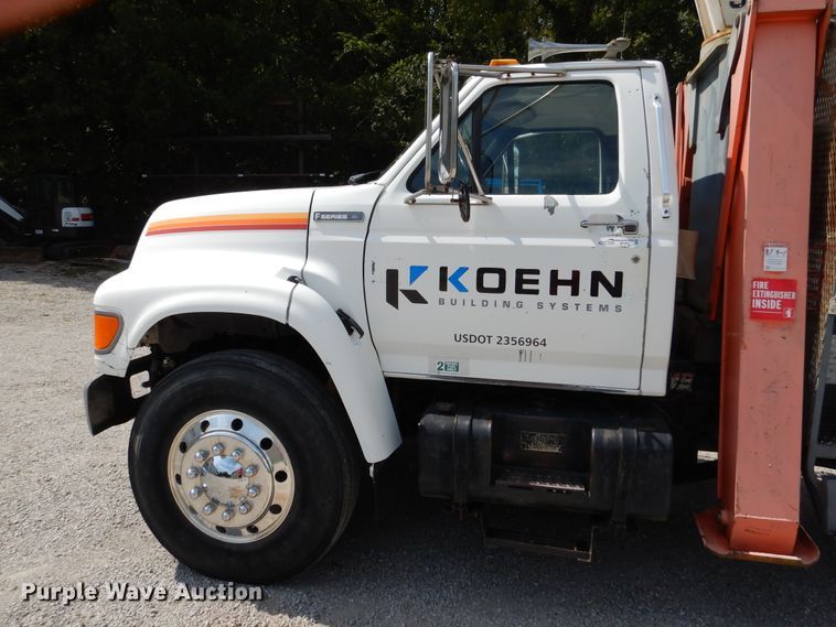 image for item EK9061 1995 Ford F800 crane truck