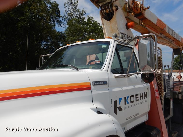 image for item EK9061 1995 Ford F800 crane truck