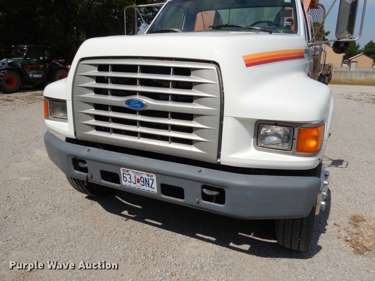 image for item EK9061 1995 Ford F800 crane truck