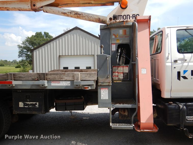 image for item EK9061 1995 Ford F800 crane truck