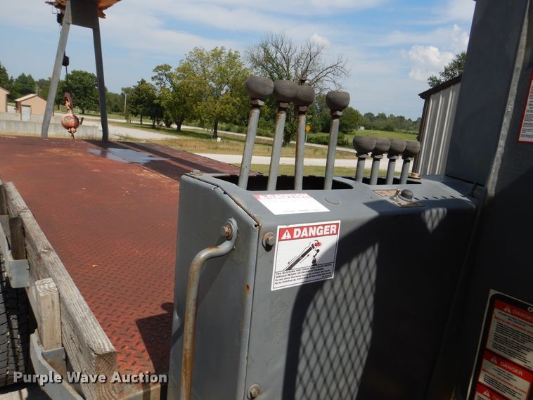 image for item EK9061 1995 Ford F800 crane truck