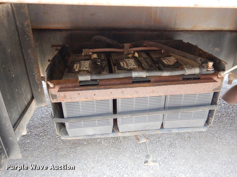 image for item EK9061 1995 Ford F800 crane truck