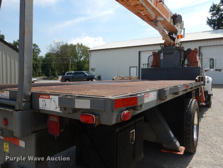 image for item EK9061 1995 Ford F800 crane truck