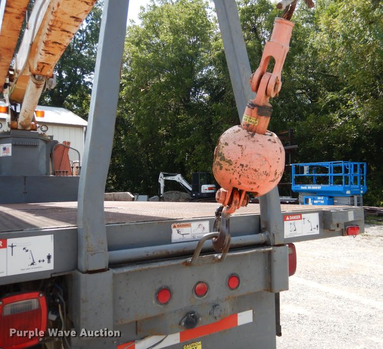 image for item EK9061 1995 Ford F800 crane truck