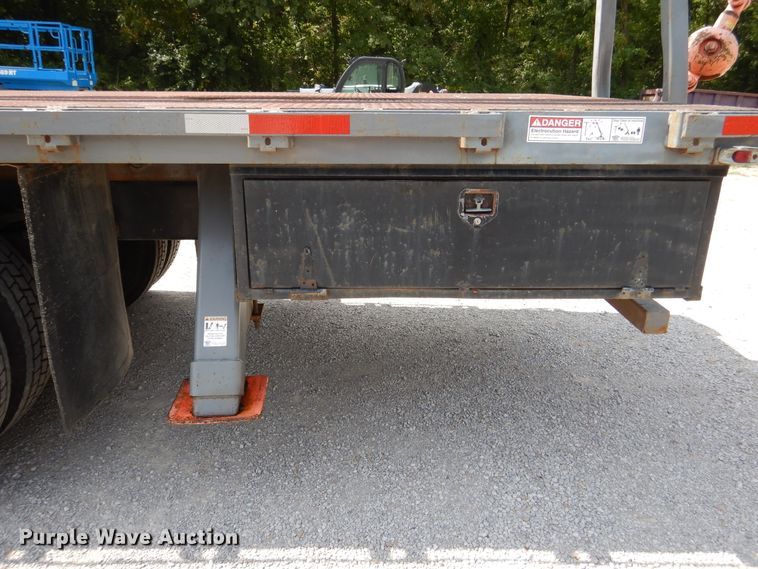 image for item EK9061 1995 Ford F800 crane truck