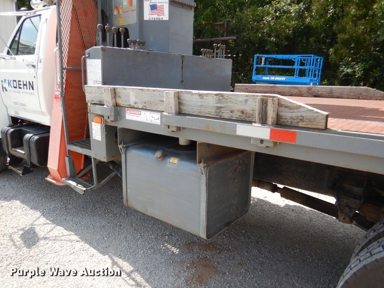 image for item EK9061 1995 Ford F800 crane truck