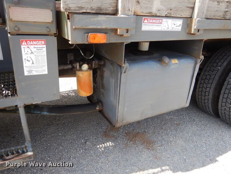 image for item EK9061 1995 Ford F800 crane truck