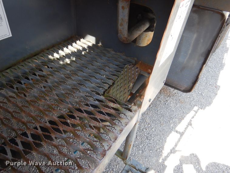 image for item EK9061 1995 Ford F800 crane truck