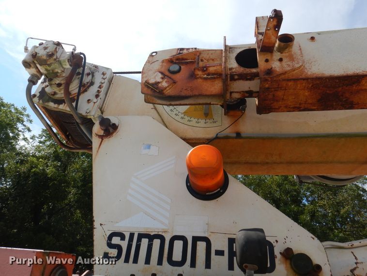 image for item EK9061 1995 Ford F800 crane truck