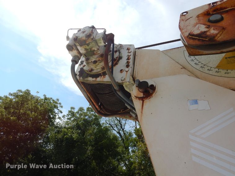 image for item EK9061 1995 Ford F800 crane truck