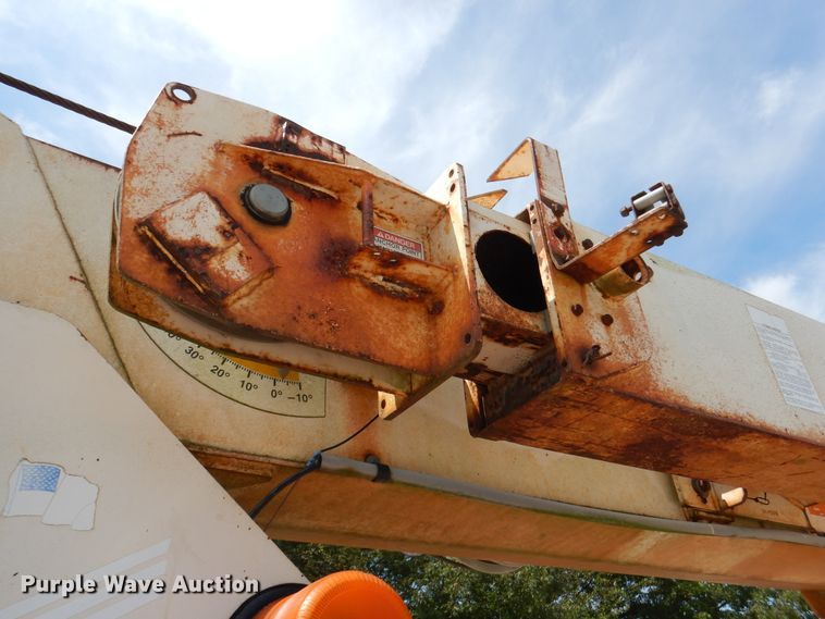 image for item EK9061 1995 Ford F800 crane truck