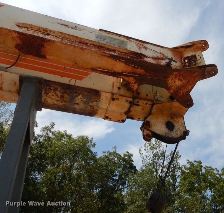 image for item EK9061 1995 Ford F800 crane truck