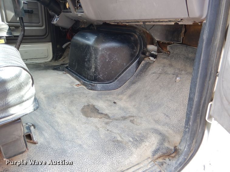 image for item EK9061 1995 Ford F800 crane truck