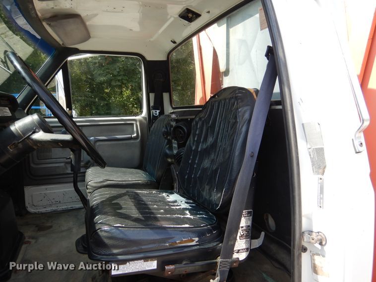 image for item EK9061 1995 Ford F800 crane truck