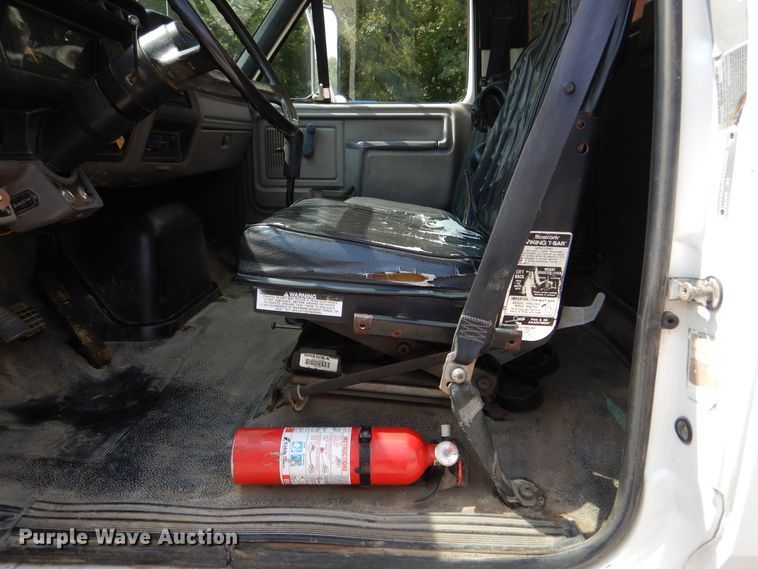 image for item EK9061 1995 Ford F800 crane truck