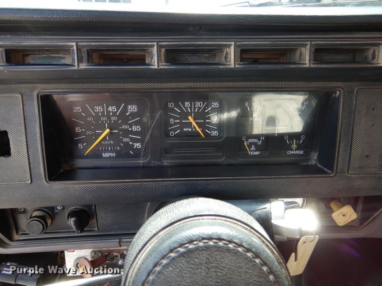 image for item EK9061 1995 Ford F800 crane truck