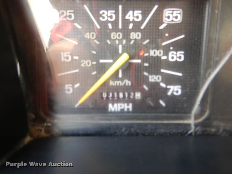 image for item EK9061 1995 Ford F800 crane truck