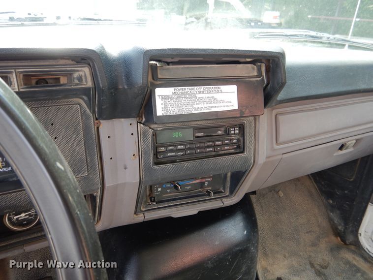 image for item EK9061 1995 Ford F800 crane truck