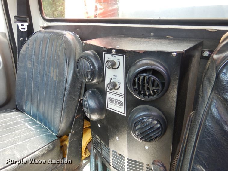 image for item EK9061 1995 Ford F800 crane truck