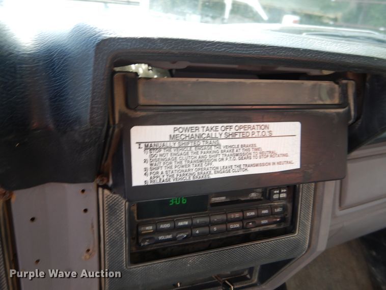 image for item EK9061 1995 Ford F800 crane truck