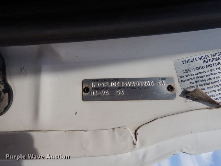 image for item EK9061 1995 Ford F800 crane truck