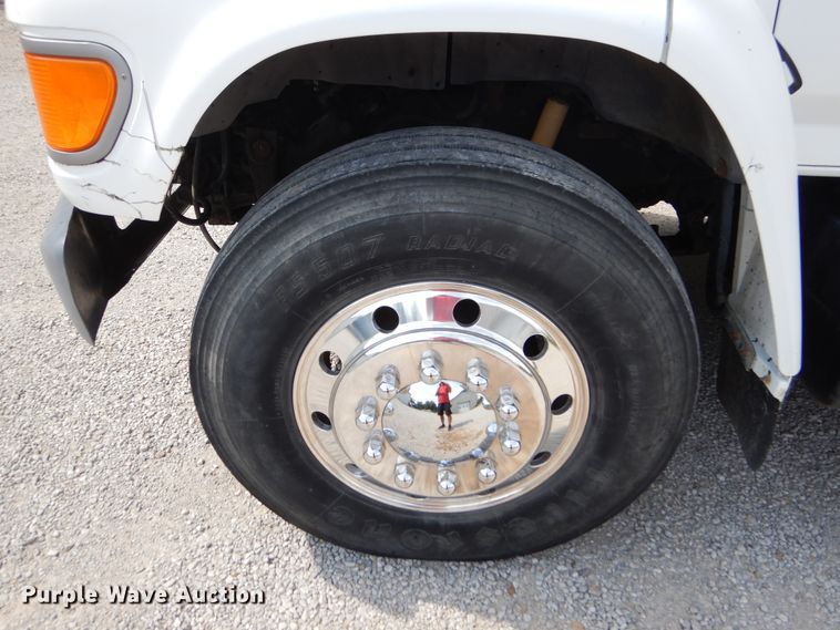 image for item EK9061 1995 Ford F800 crane truck