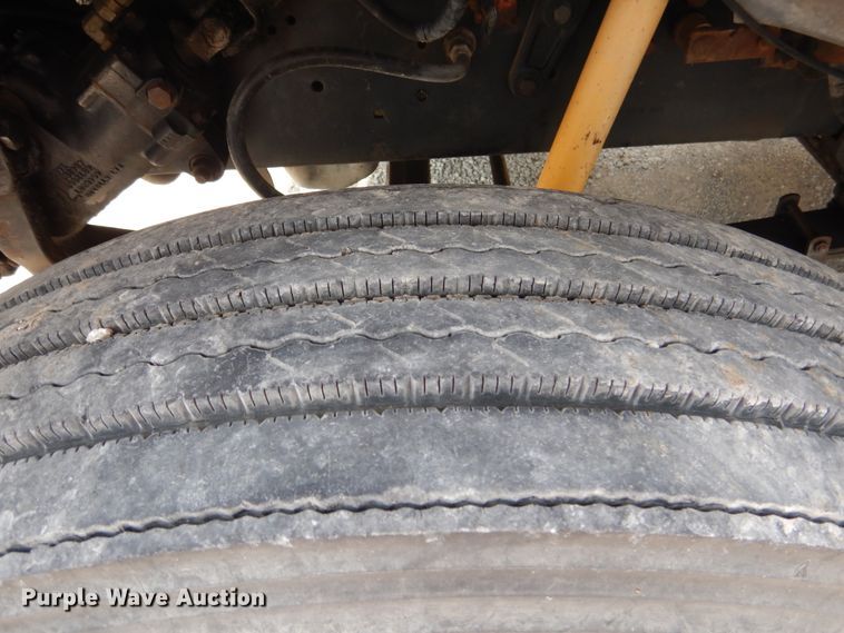 image for item EK9061 1995 Ford F800 crane truck