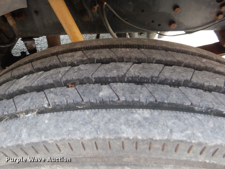 image for item EK9061 1995 Ford F800 crane truck