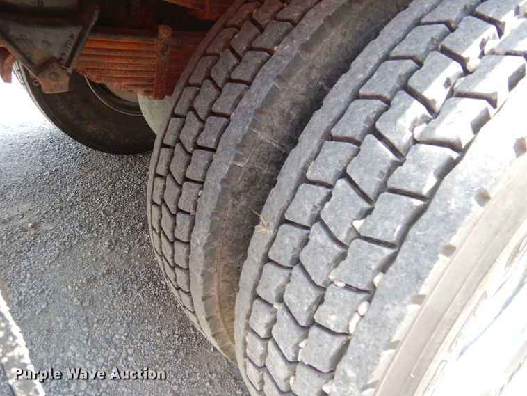 image for item EK9061 1995 Ford F800 crane truck