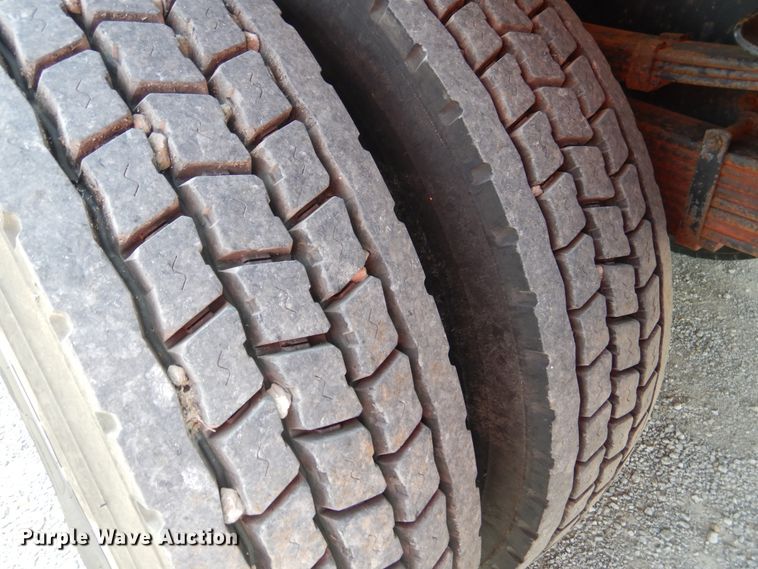 image for item EK9061 1995 Ford F800 crane truck