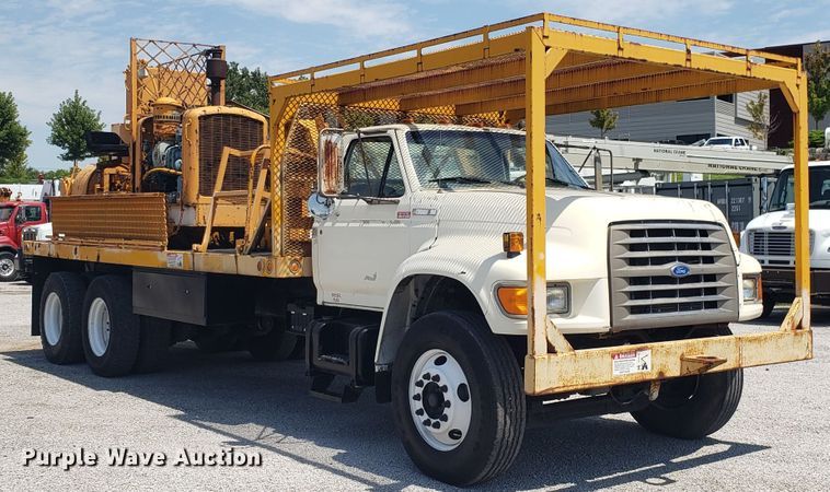 image for item ET9815 1995 Ford FT900 cable puller truck