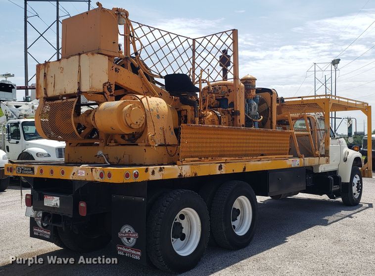 image for item ET9815 1995 Ford FT900 cable puller truck