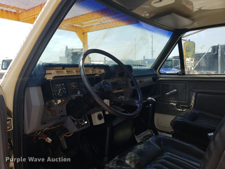 image for item ET9815 1995 Ford FT900 cable puller truck