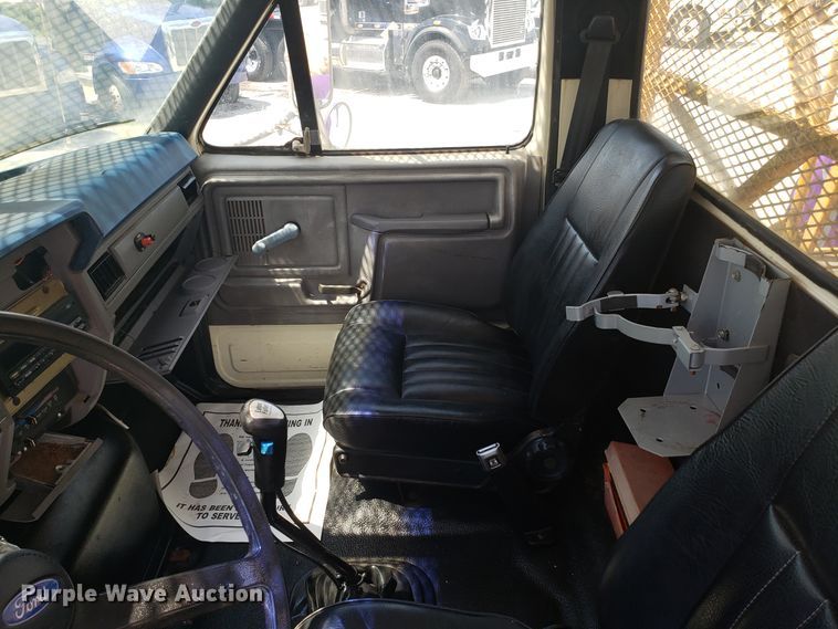 image for item ET9815 1995 Ford FT900 cable puller truck