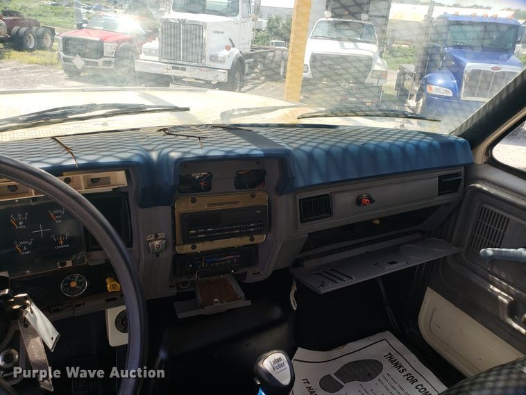 image for item ET9815 1995 Ford FT900 cable puller truck