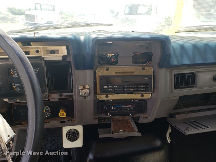 image for item ET9815 1995 Ford FT900 cable puller truck