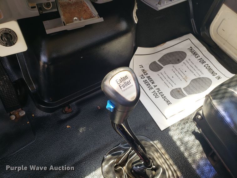 image for item ET9815 1995 Ford FT900 cable puller truck