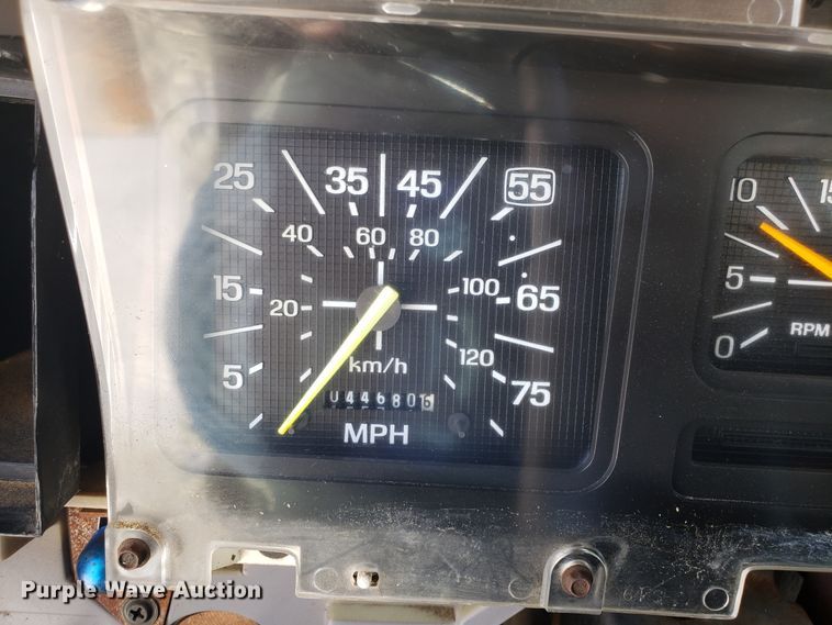 image for item ET9815 1995 Ford FT900 cable puller truck