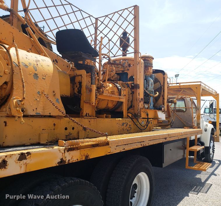 image for item ET9815 1995 Ford FT900 cable puller truck